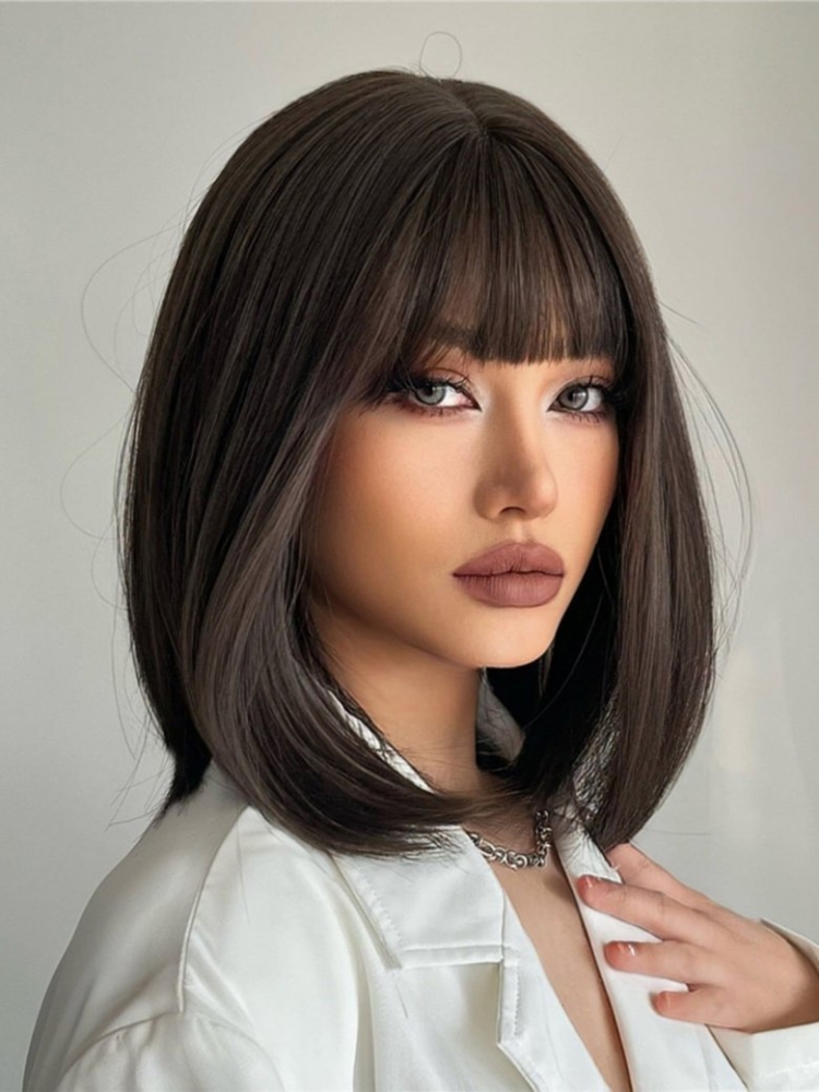 Стильное каре с челкой 2022