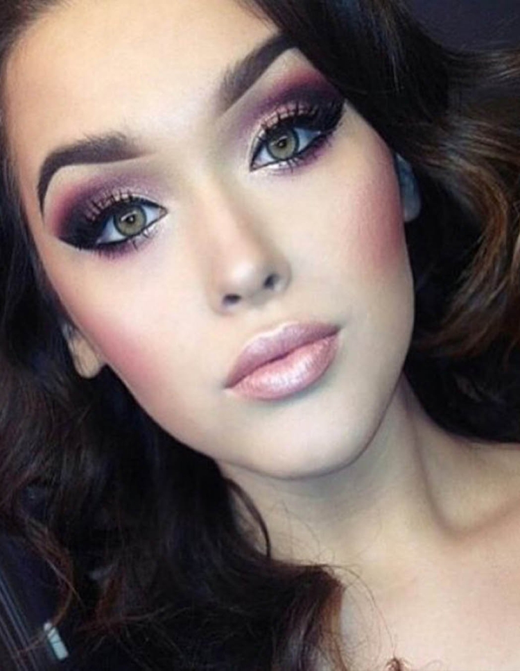 Макияж под розовое платье