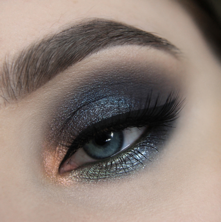 Дымчатый макияж глаз
