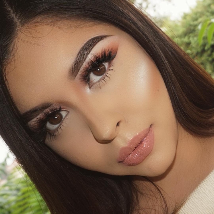 Красивый макияж для карих глаз