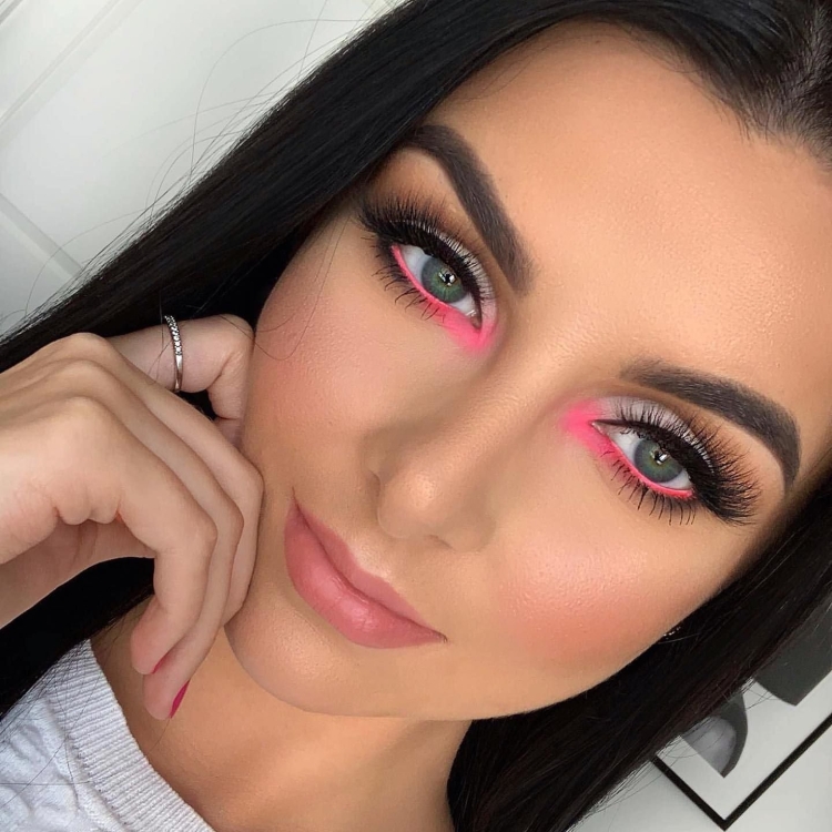 Макияж с розовыми стрелками