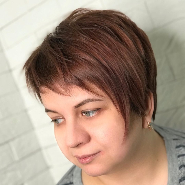 Стрижка Пикси удлиненная для полного лица