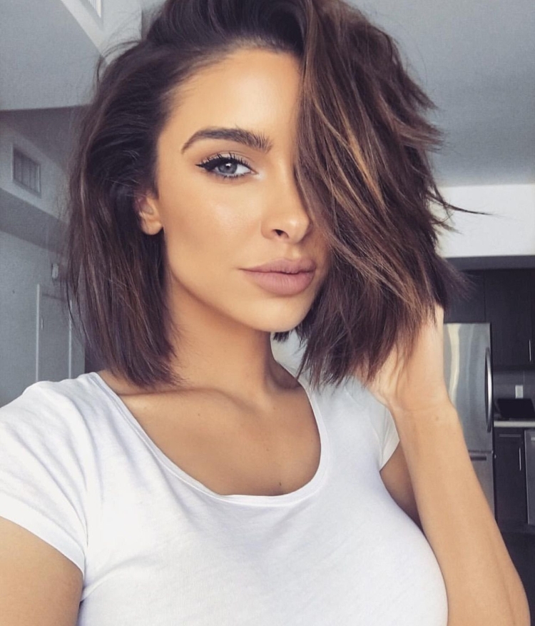 Элли Гонсалвес стрижка