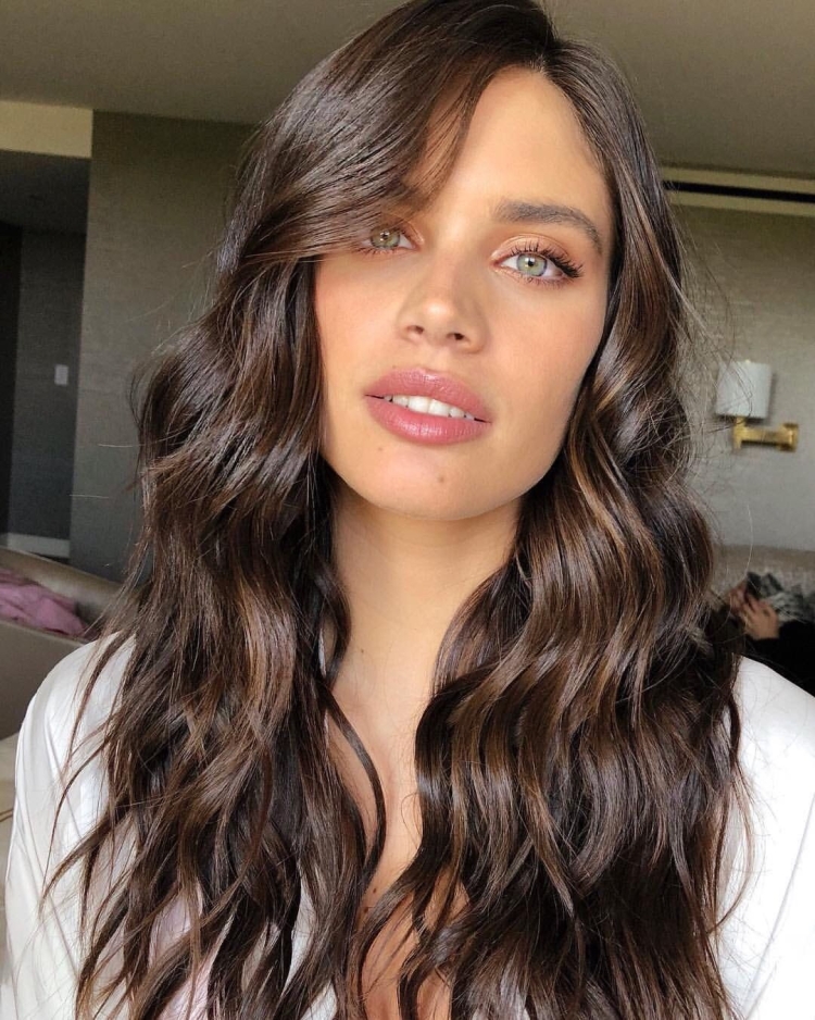 Сара Сампайо цвет волос