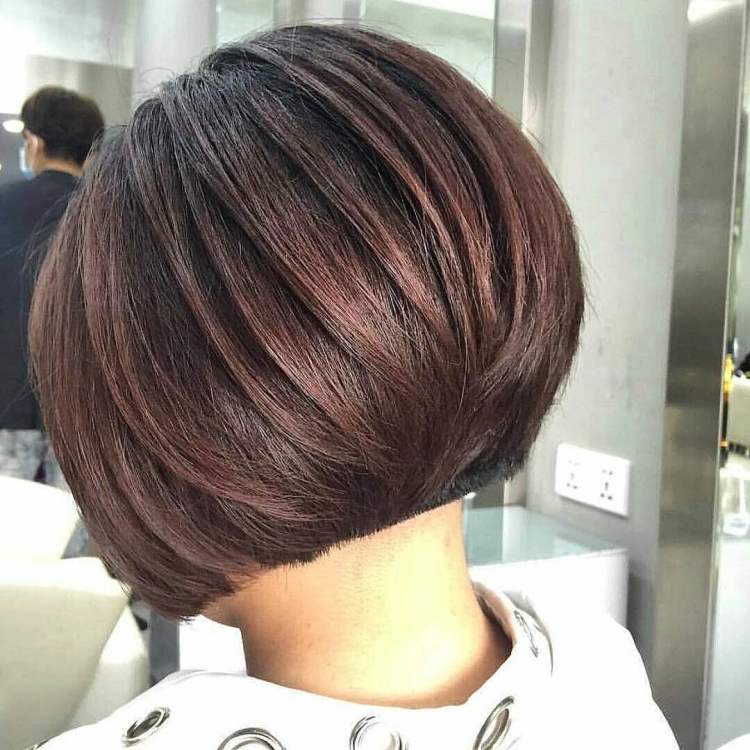 Каре с красивым затылком