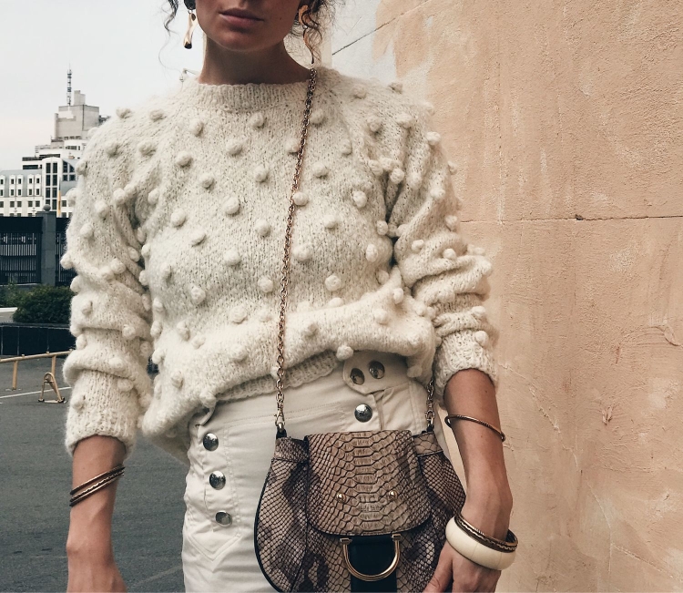 Свитер с шишечками