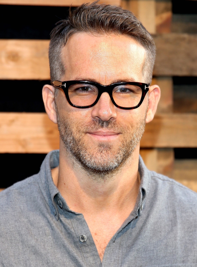 Райан Рейнольдс в очках для зрения