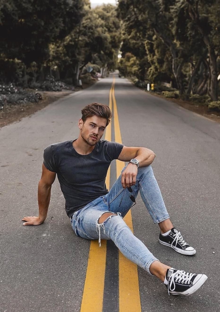 Фотосессия парня на улице