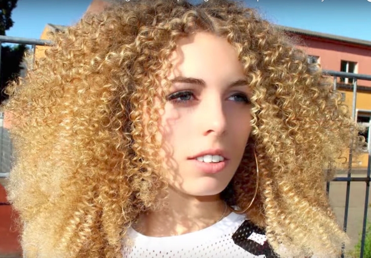 Мелкое гофре на волосах
