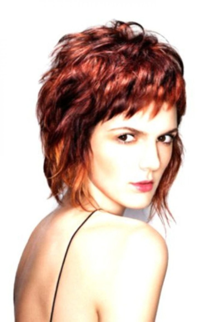 Стрижка Гаврош на средние волнистые