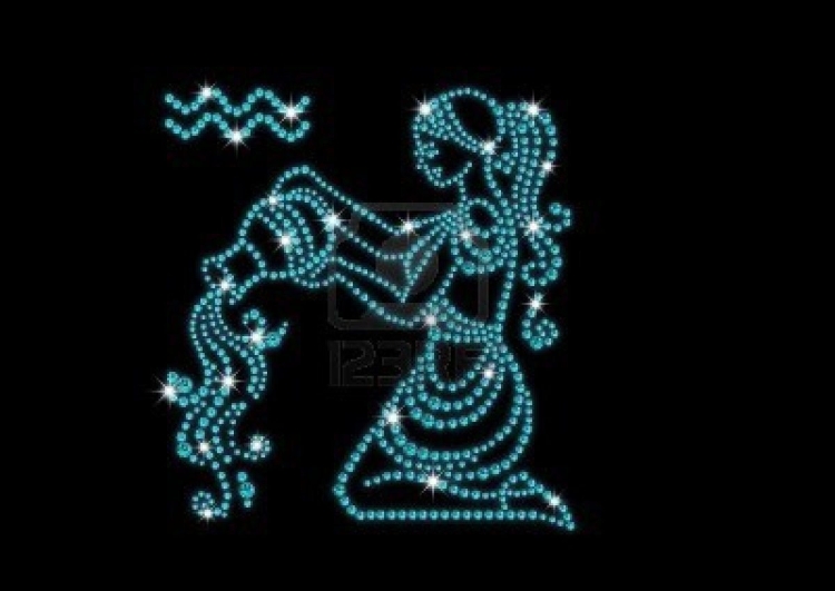 Знак Водолея стразами