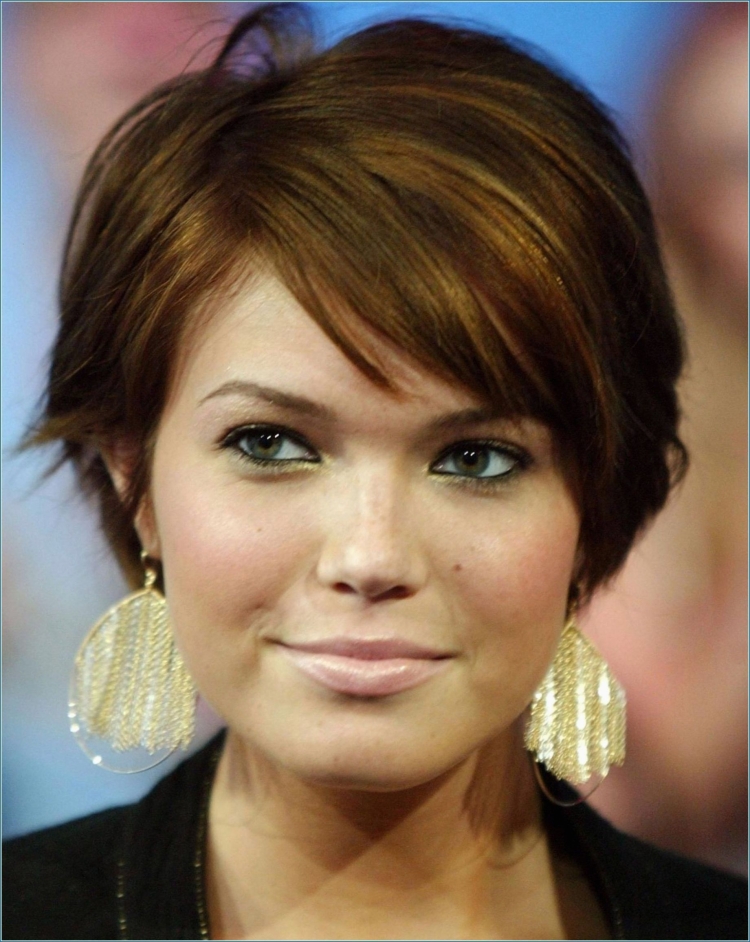 Мэнди Мур с челкой