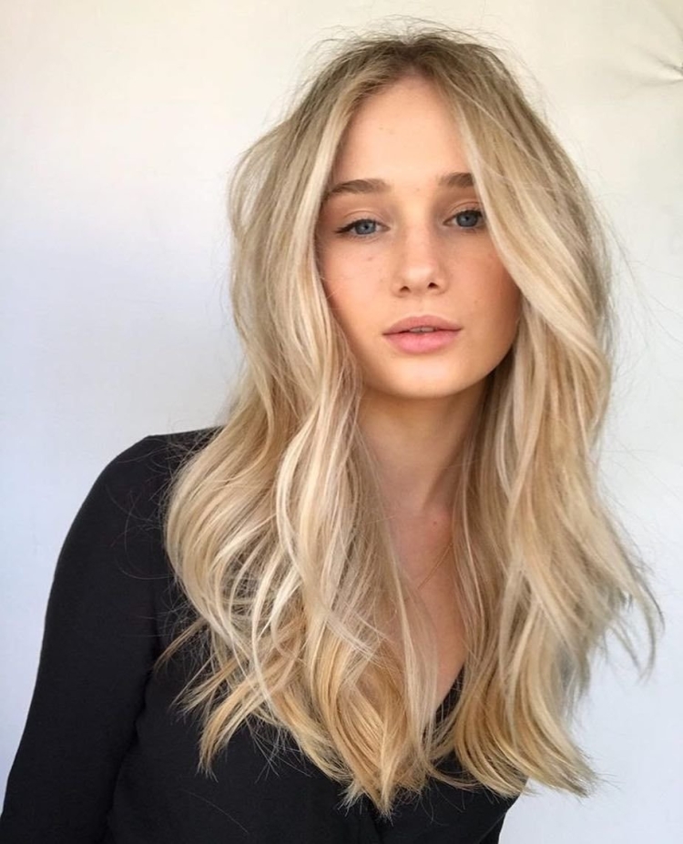 Волосы цвета соломы