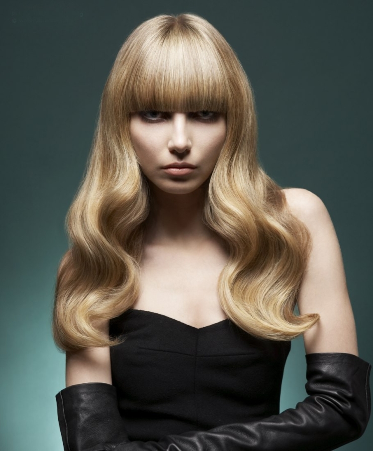 Золотистый цвет волос с челкой