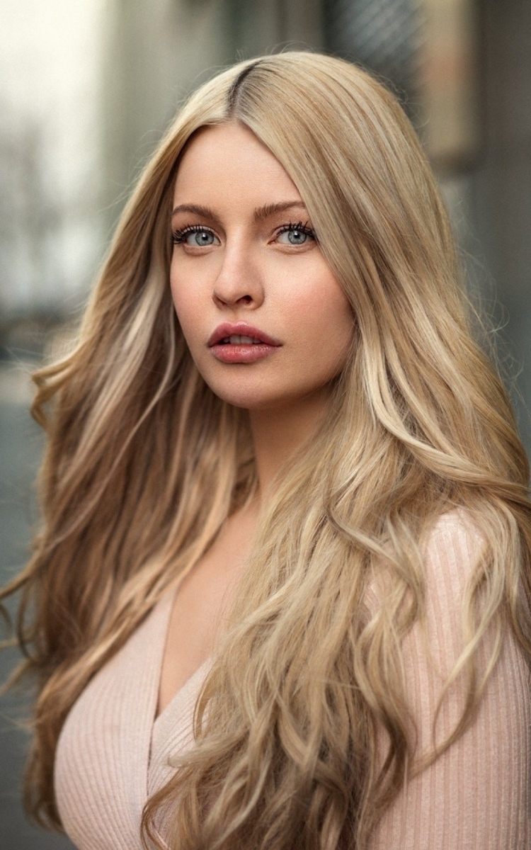 Мартин кюн блондинка