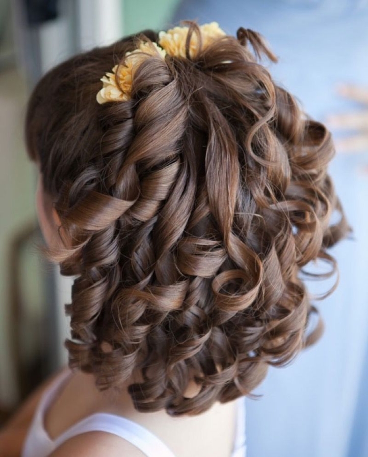 Прическа с локонами для девочки