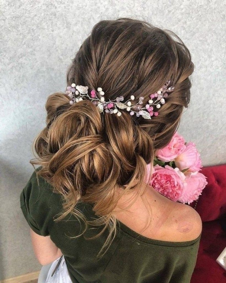 Вечерняя прическа для девочки на средние волосы