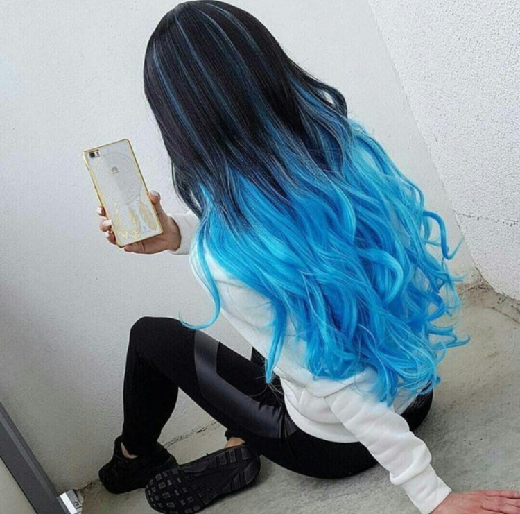 Синие волосы у девушек кончики