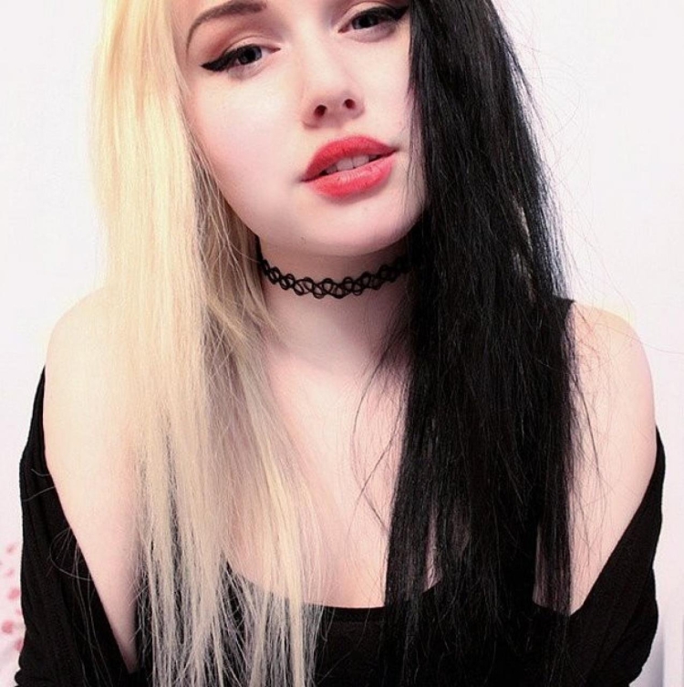 Волосы наполовину белые наполовину черные