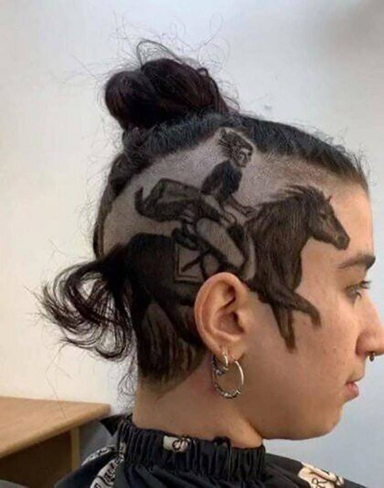 Интересная прическа на голове