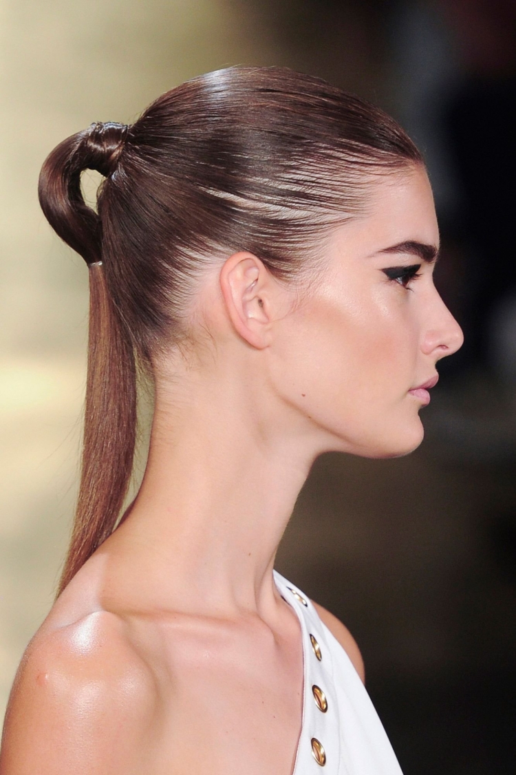 Хвост на редких волосах