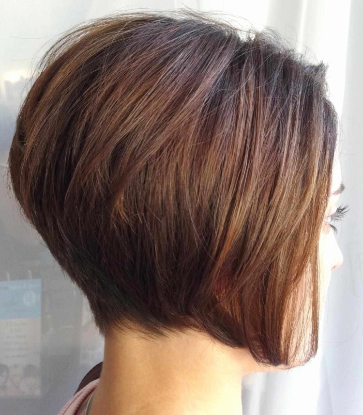 Стрижка Боб каре на ножке градуированное