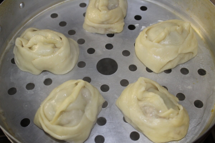 Стряпать манты