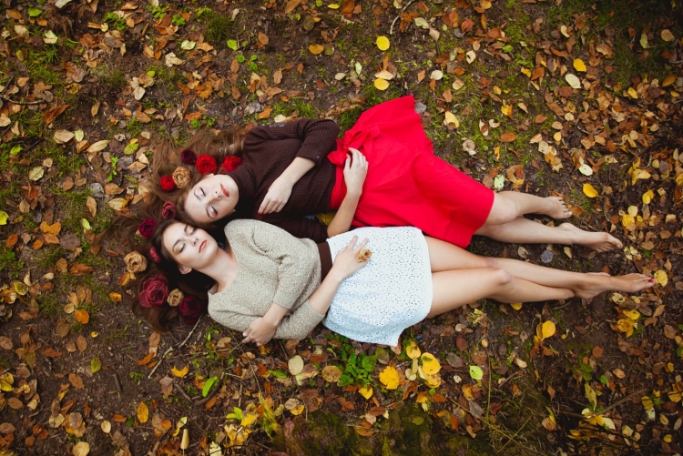 Фотосессия с подругой осенью