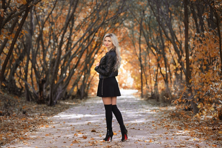 Девушка осенью