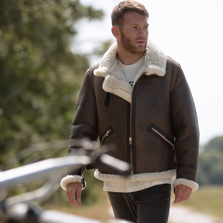 Том Харди в дубленке пилот