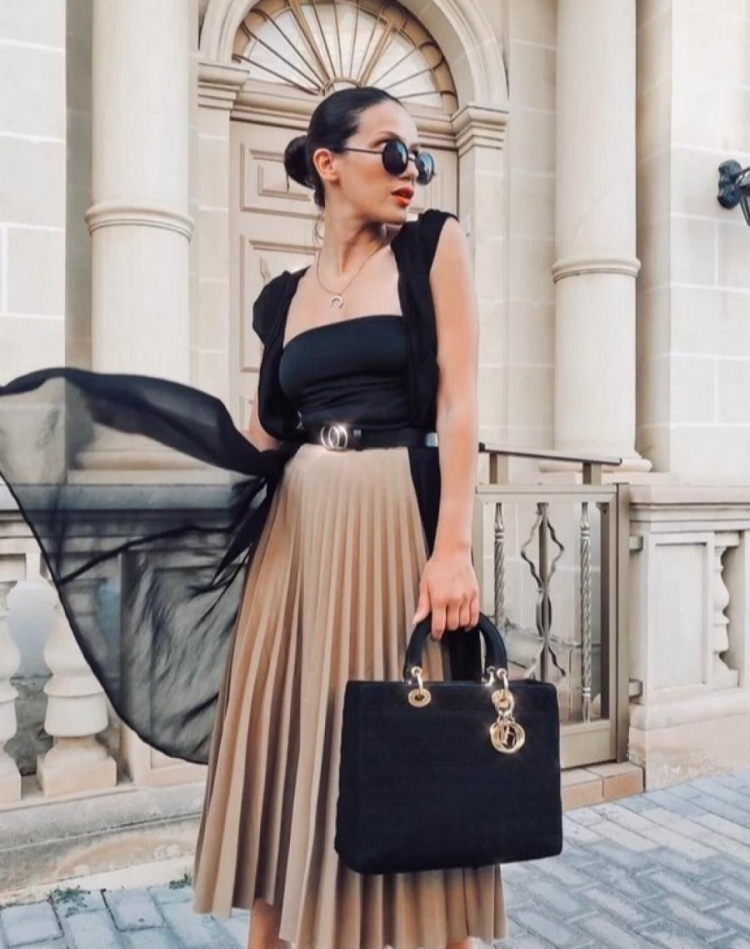 Праздничный образ с плиссированной юбкой