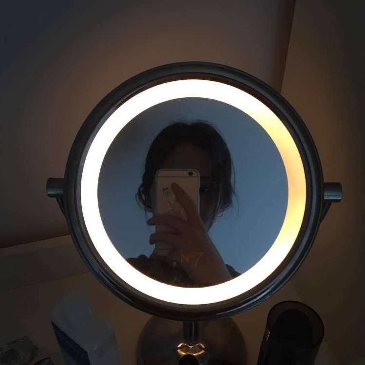 Девушка в зеркале Эстетика