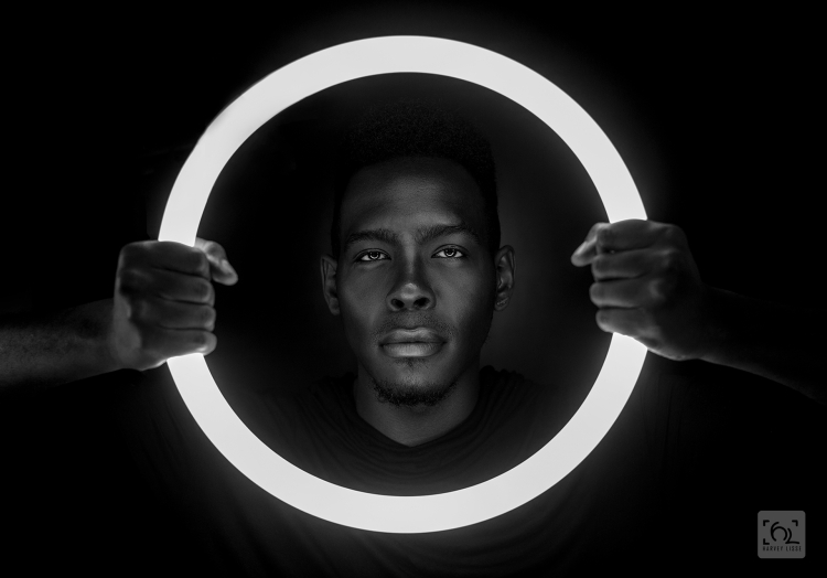 Портрет с кольцевой лампой