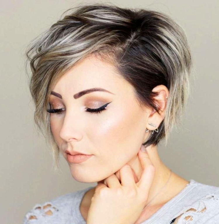 Стрижка Пикси-Боб на средние волосы