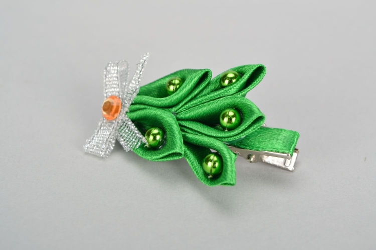 Заколка елочка из фетра