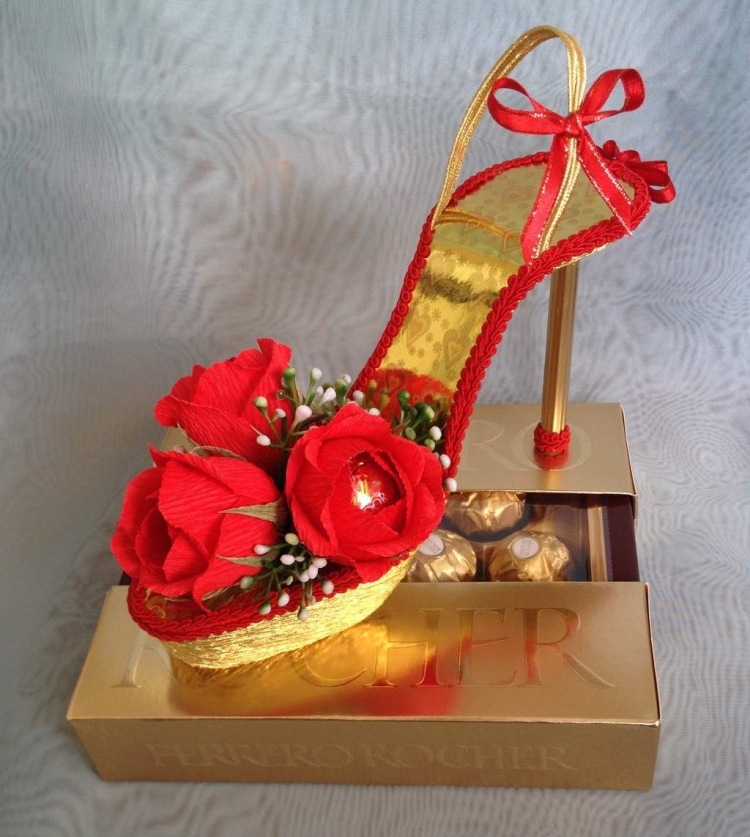 Подарок из конфет для женщины