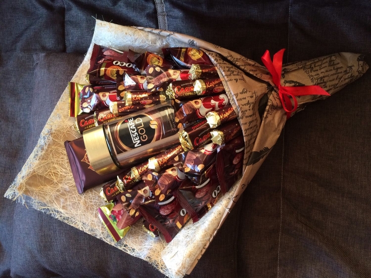 Оригинальный подарок из сладостей