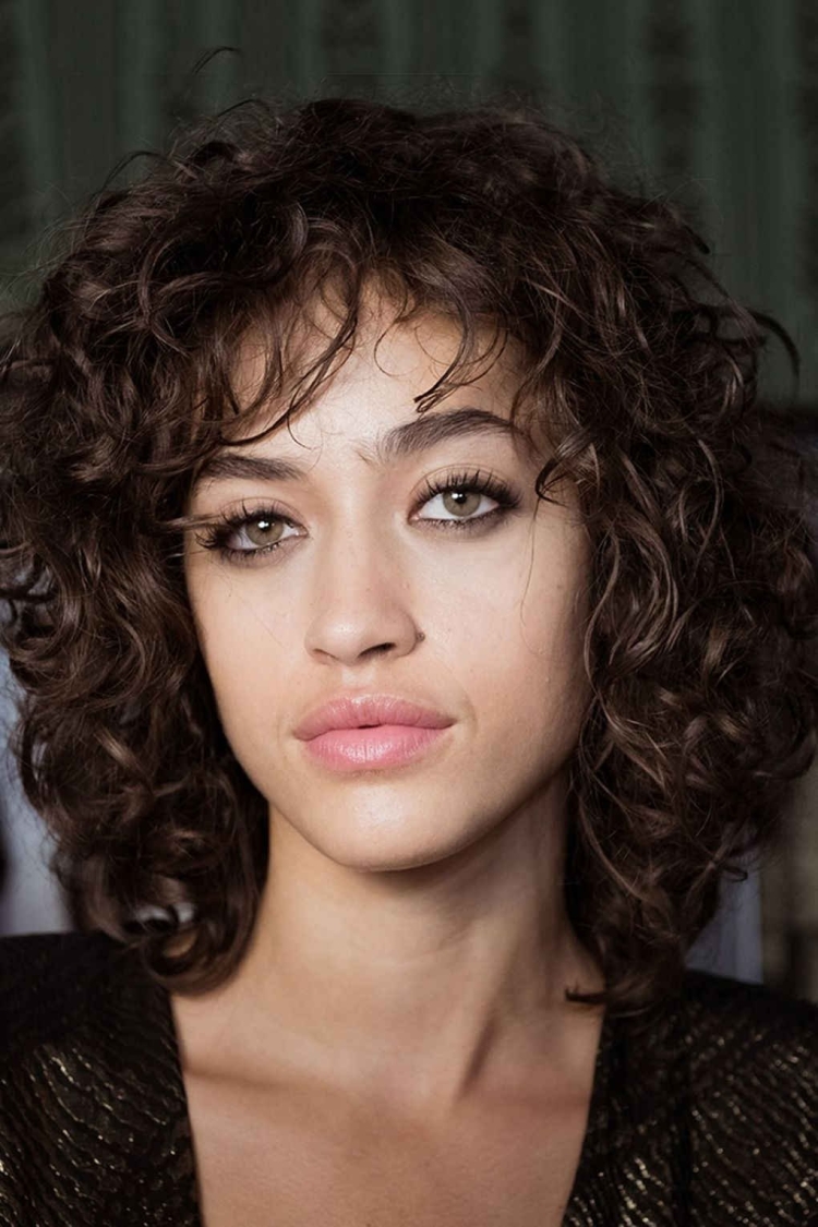 Стрижка Боб на кудрявые волосы