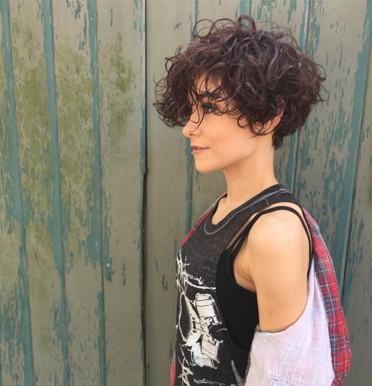 Стрижка Томбой кудрявые