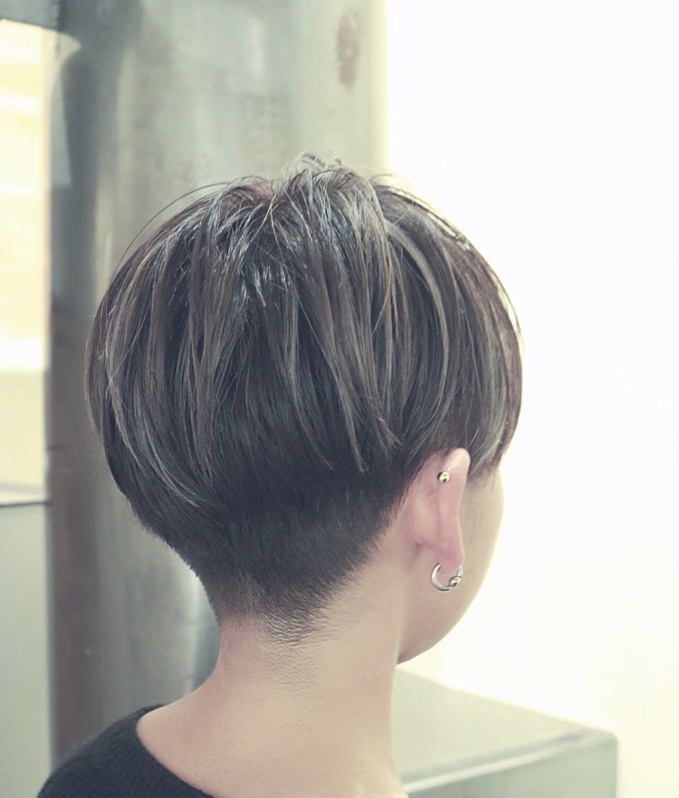 Короткие стрижки вид сзади и сбоку