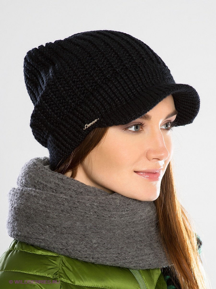 Шапка с козырьком женская