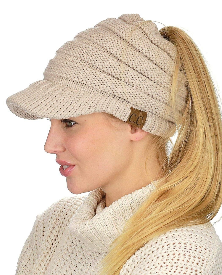 Вязаная кепка с козырьком