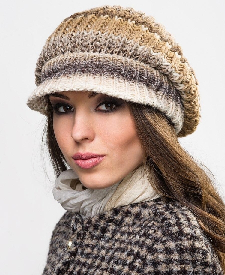 Шапка с козырьком женская