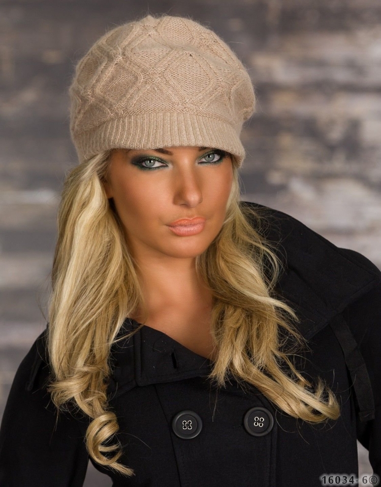 Шапка с козырьком