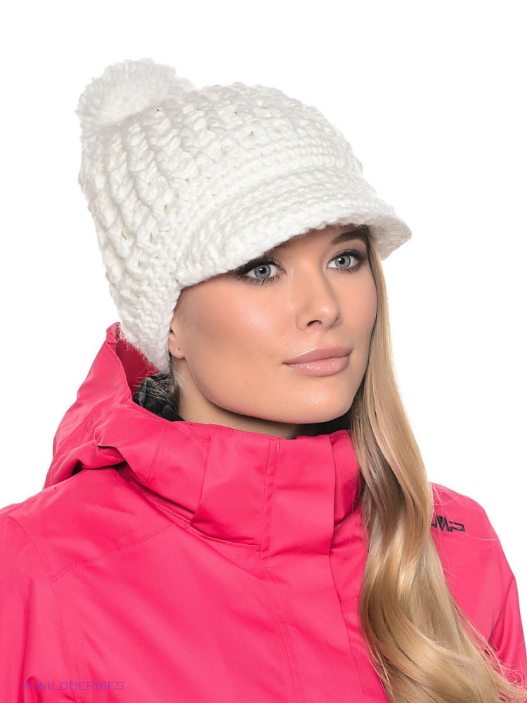 Шапка с козырьком женская