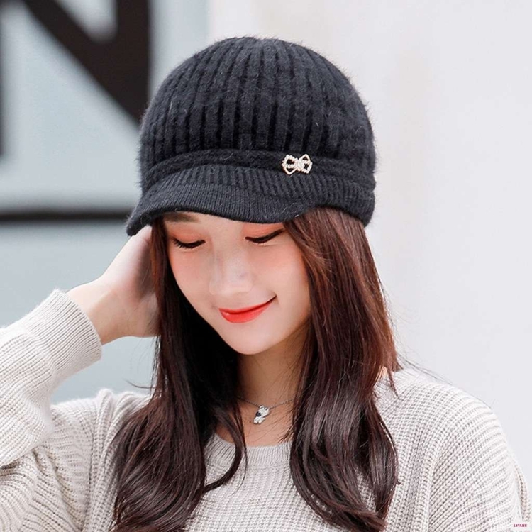 Шапка с козырьком женская