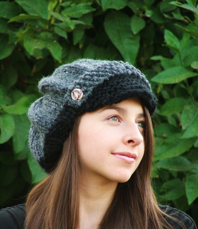 Шапочка кепи спицами для девочек