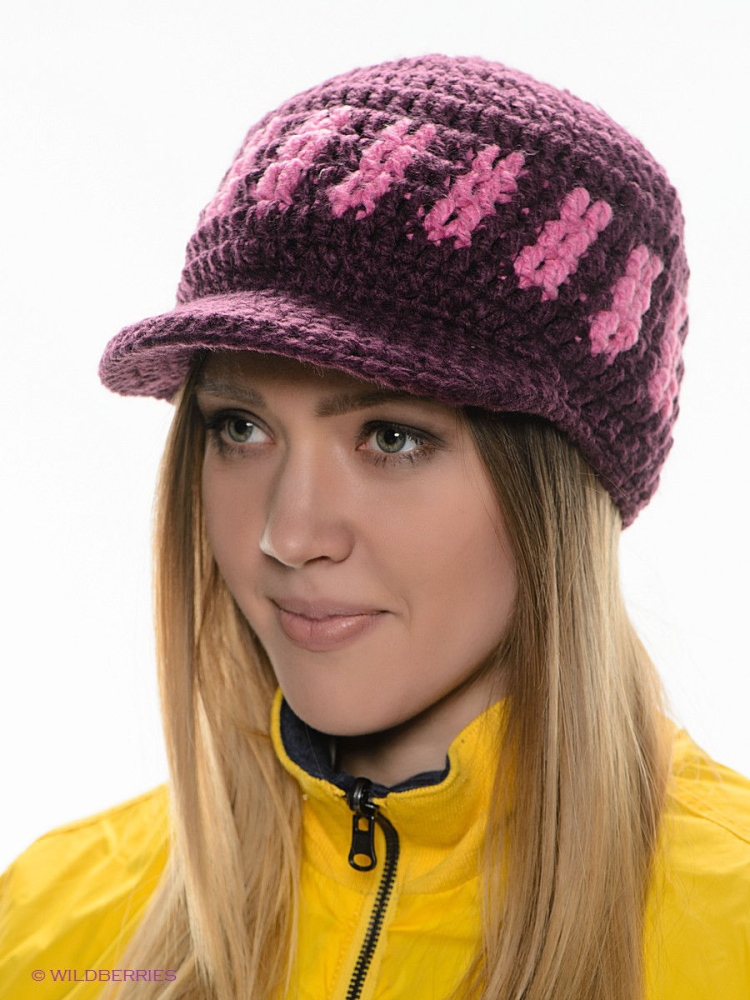 Вязаная кепка с козырьком женская