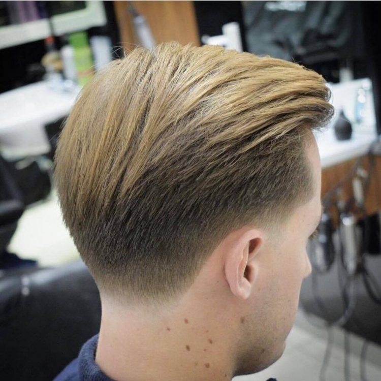 Мужская стрижка спереди и сзади