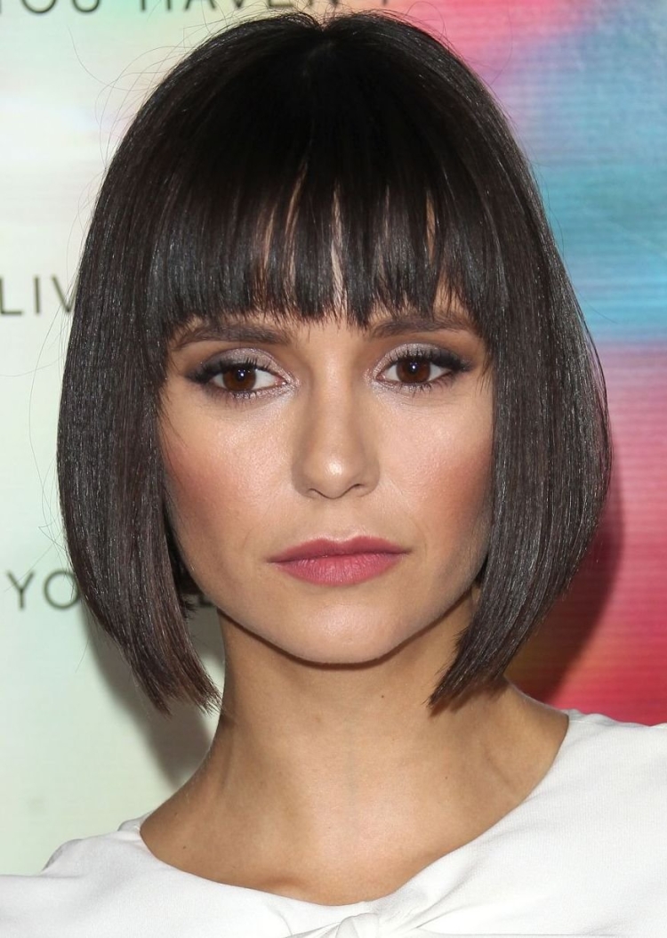 Нина Добрев челка шторка